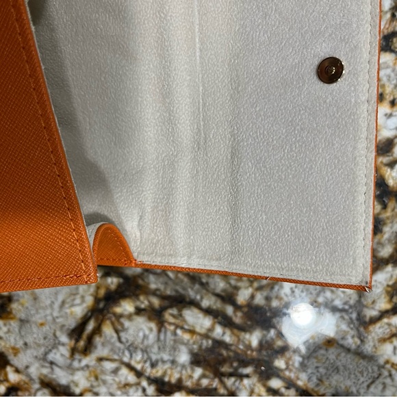 Orange Tory Burch sunglass case - Picture 6 of 7